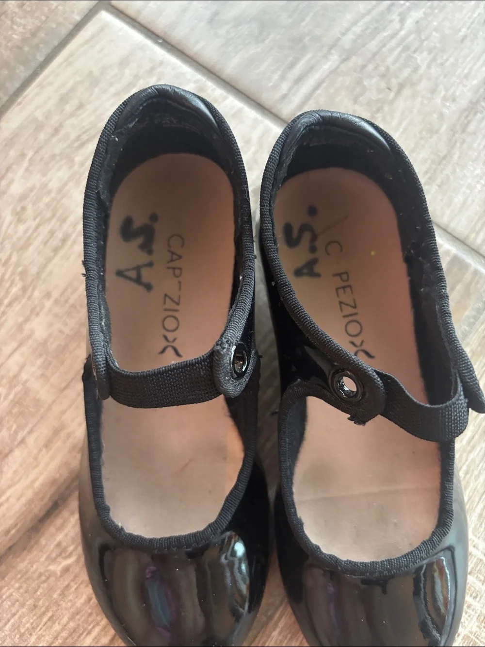 Capezio Black Patent Mary Jane Tap Shoes for toddlers size 9.5 in good condition